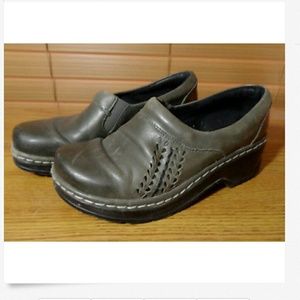 KLOGS Clogs sz 6 Olive green comfort shoes Nursing Faux Leather Floral eyelet